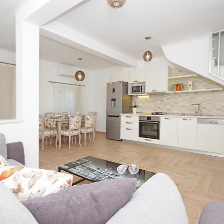 Awesome Home In Drvenik With Wifi エクステリア 写真