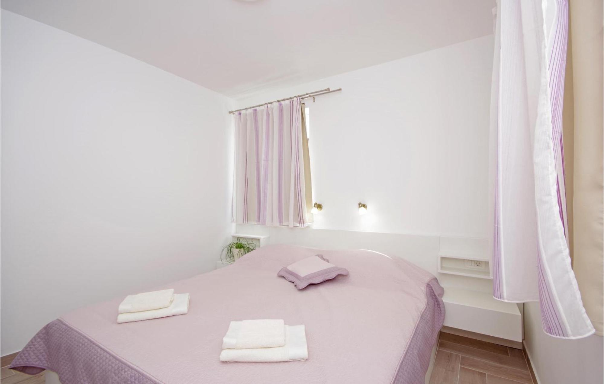 Awesome Home In Drvenik With Wifi エクステリア 写真
