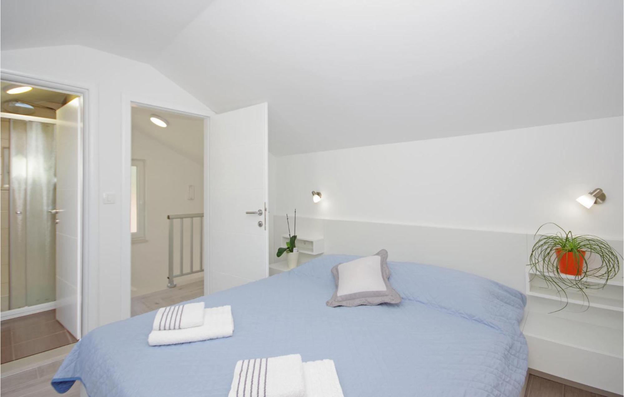 Awesome Home In Drvenik With Wifi エクステリア 写真