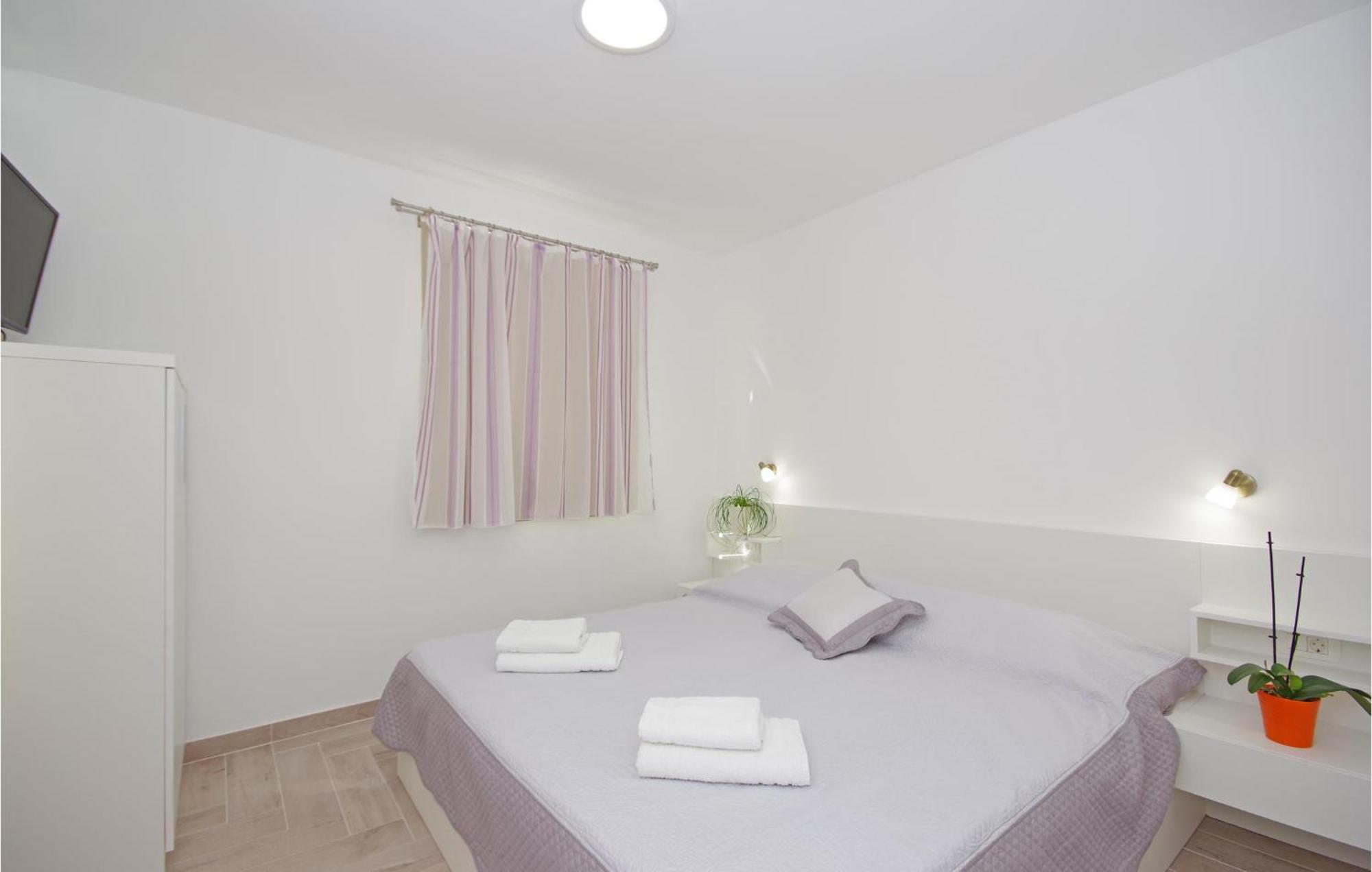 Awesome Home In Drvenik With Wifi エクステリア 写真