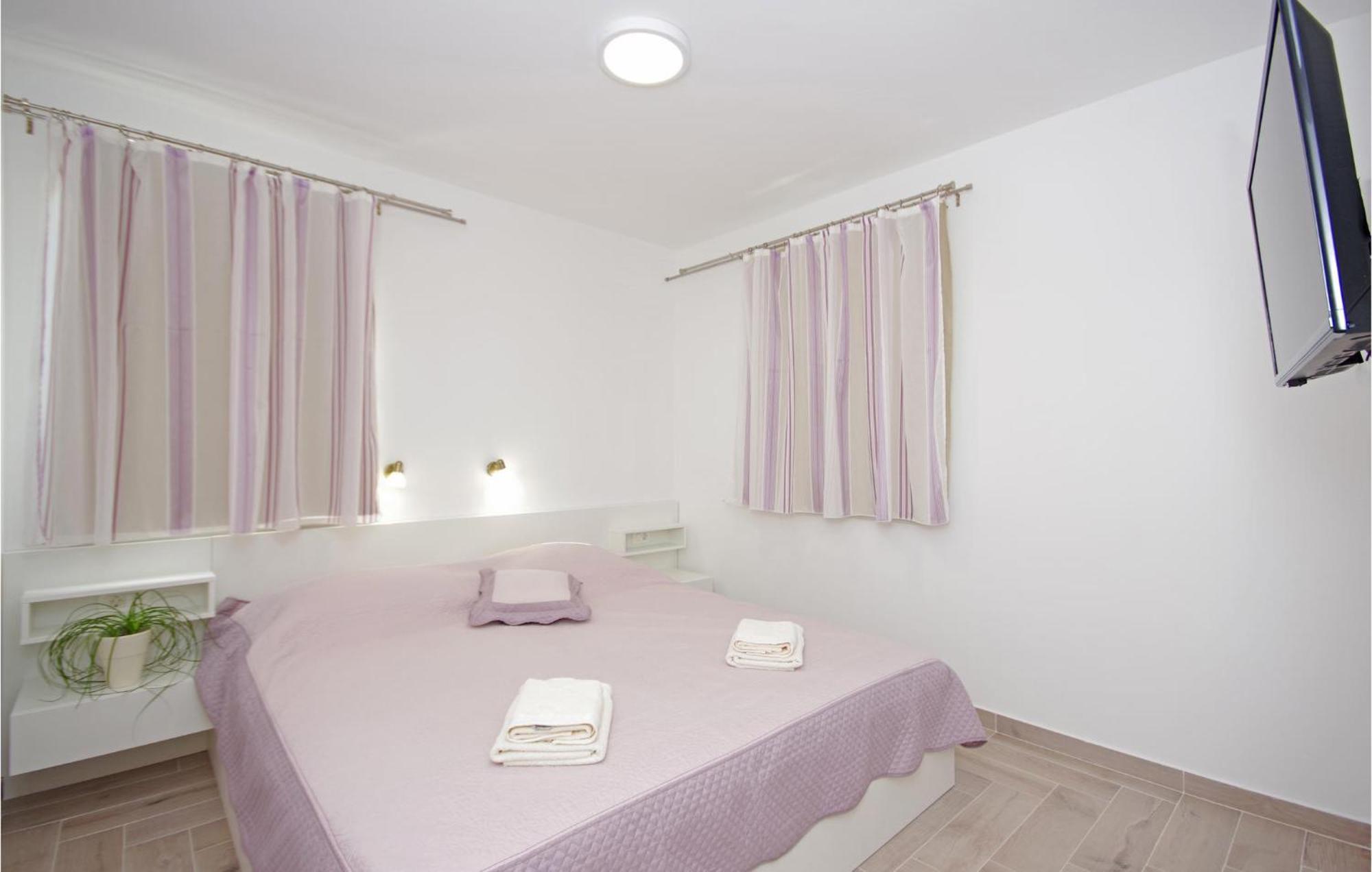 Awesome Home In Drvenik With Wifi エクステリア 写真